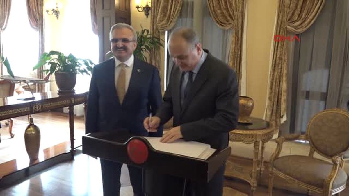Antalya Bakan Özlü: Kahraman Polis, Ömer Halisdemir\'i Hatırlatıyor