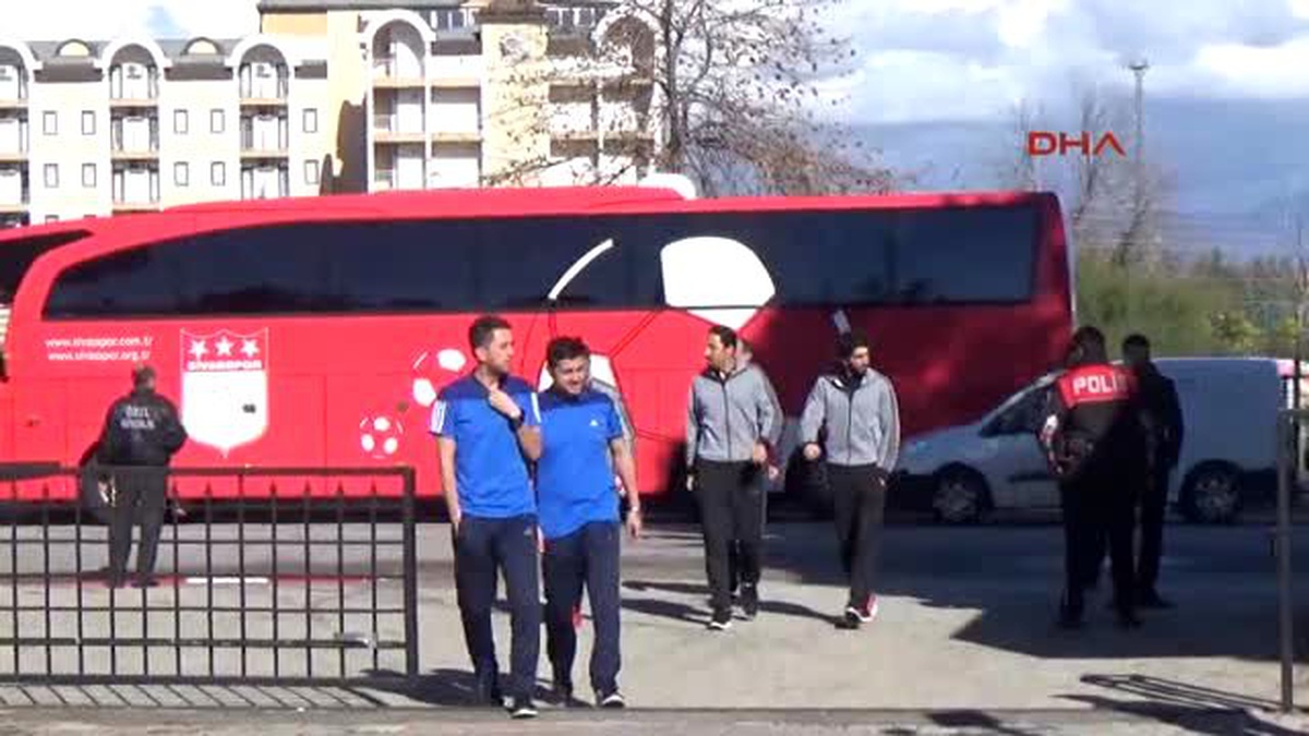 Antalya Futbolcular \'Dinler Bahçesi\'nde Namaz Kıldı