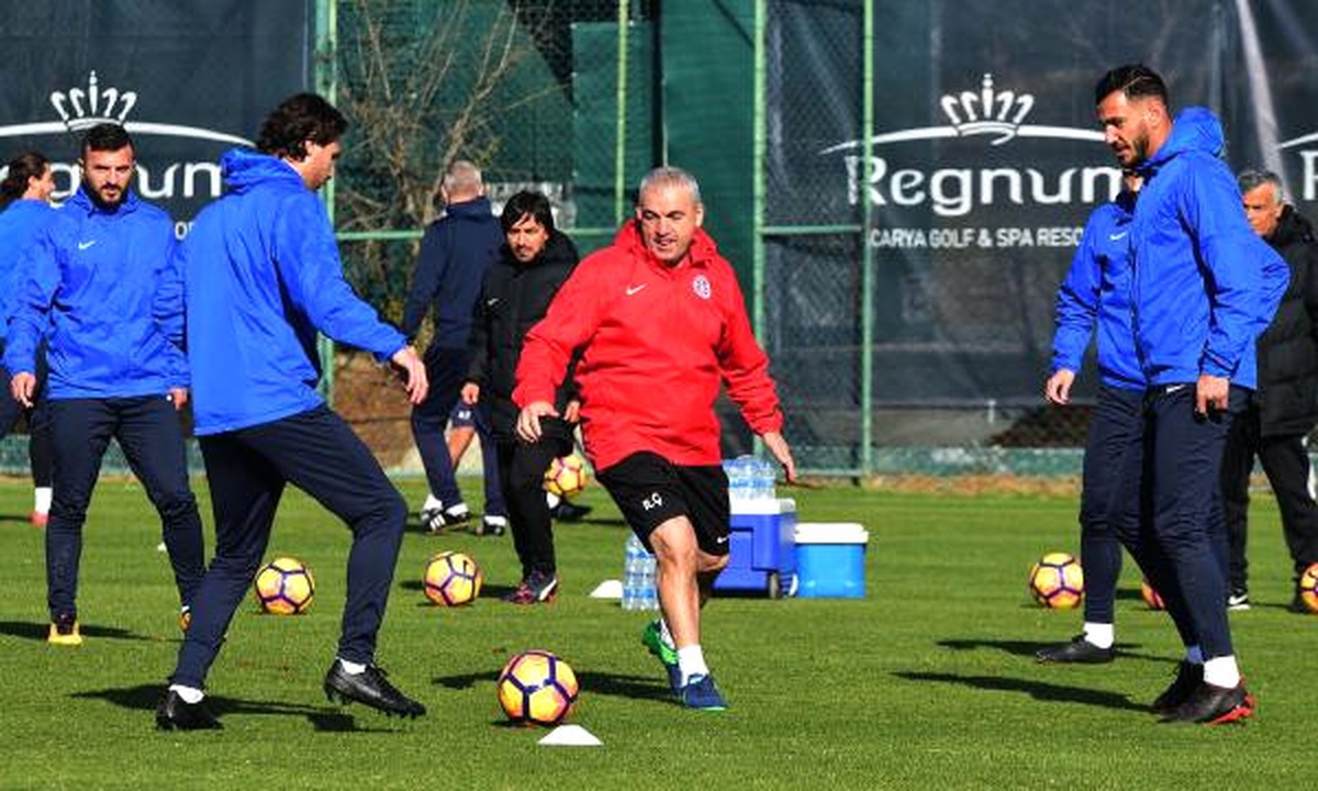 Antalyaspor Teknik Direktörü Çalımbay: En Az 3 Transferimiz Var