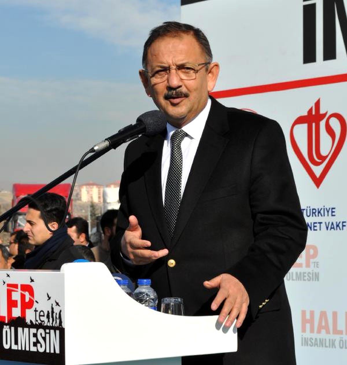 Bakan Özhaseki: DEAŞ\'ı Sakallarına Bakıp da Müslüman Sanmayın