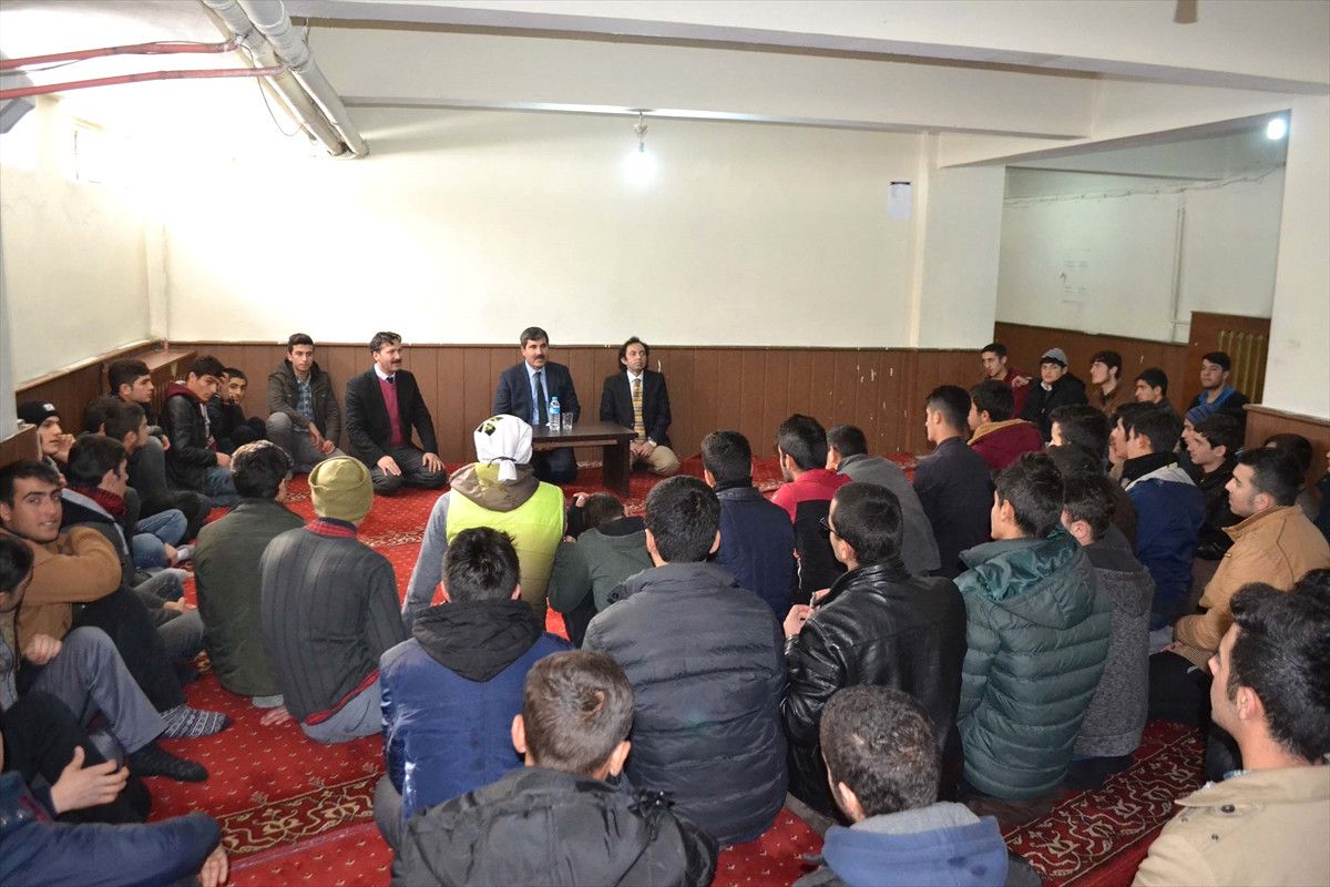 Başkan Asya, Öğrencilere Bir Araya Geldi