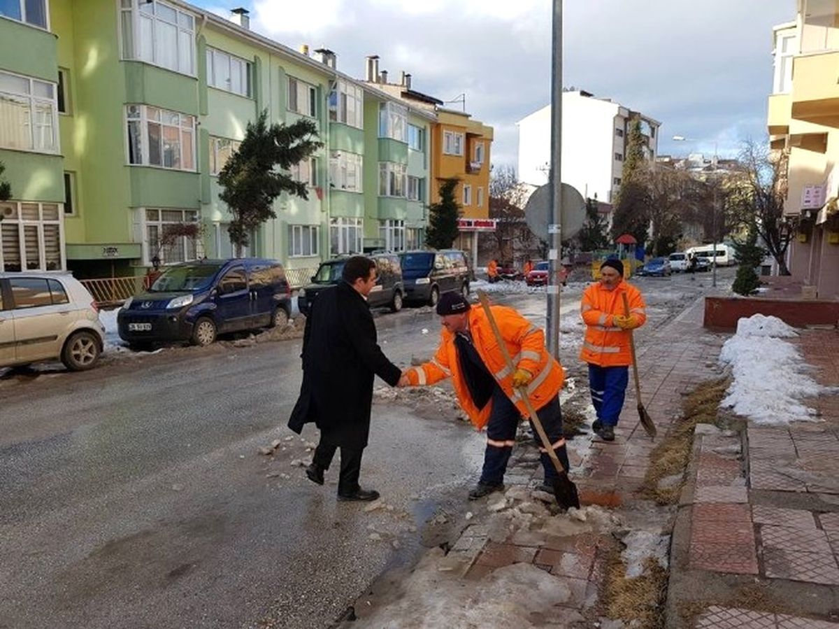 Başkan Bakıcı\'dan Kar Temizleme Ekibine Ziyaret