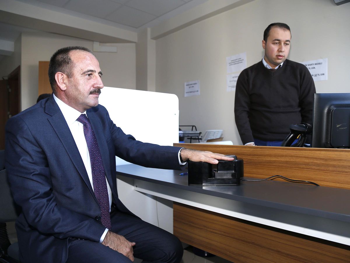 Başkan Duruay, Yeni Kimlik Kartı Başvurusunu Yaptı
