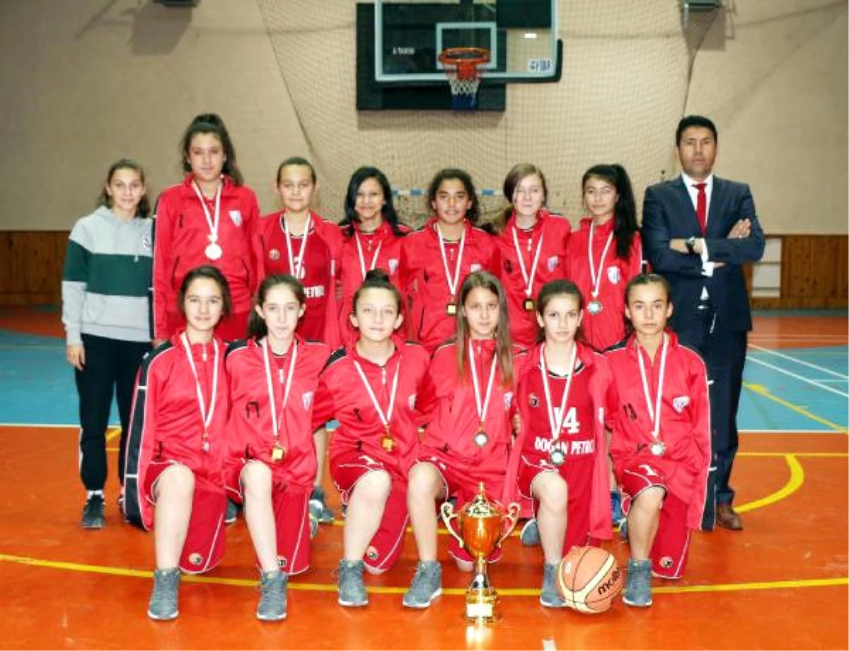 Basketbola Yıldız Yetiştiriyor