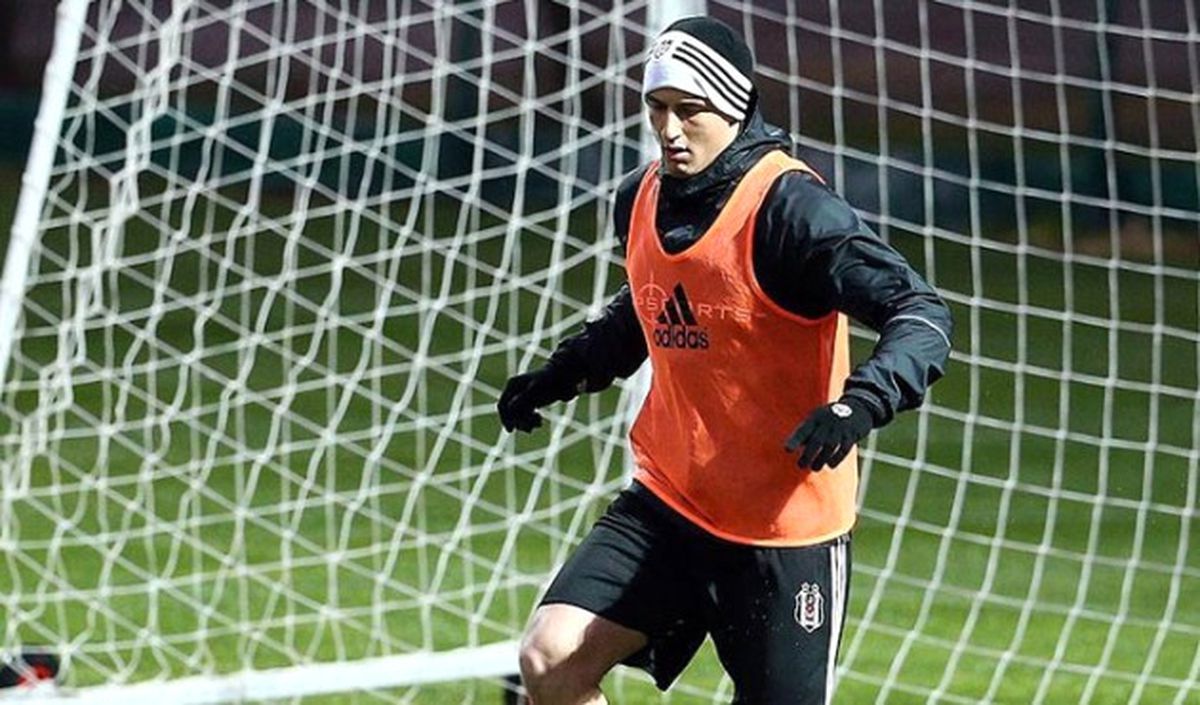 Beşiktaş Mitrovic\'i Resmen Açıkladı