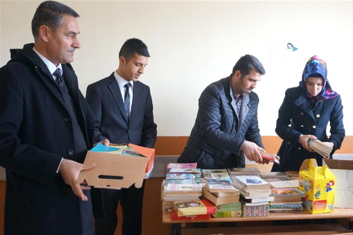 Beü Öğrencilerinden Köy Okullarına Kitap Kampanyası