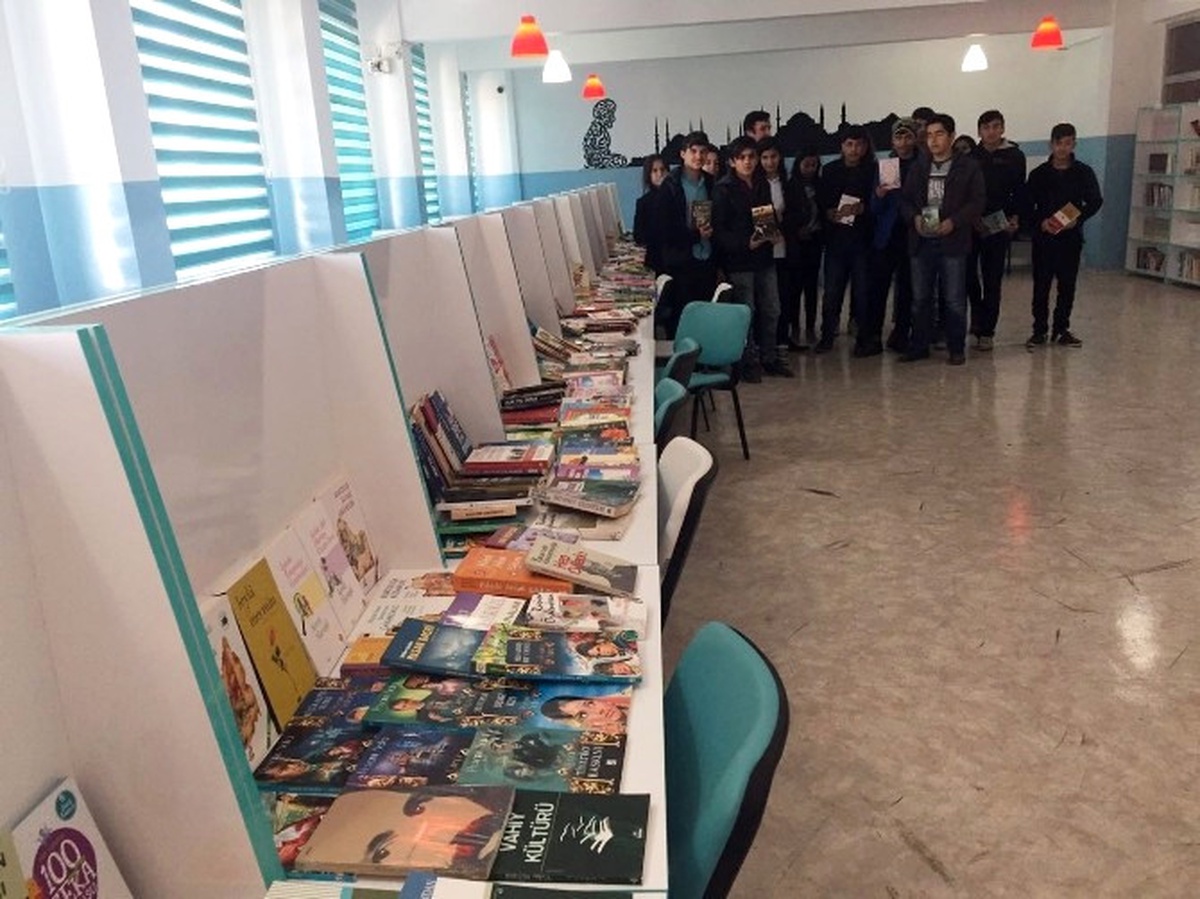 Bilgievi Öğrencilerinin Mardinli Öğrencilere Hediye Kitap