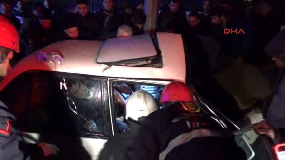 Bursa\'da Kaza Yapan Araçta Sıkışan Şoförü İtfaiye Kurtardı