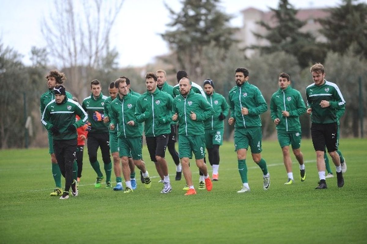 Bursaspor\'da Harun ve Kubilay Antrenmana Çıkmadı