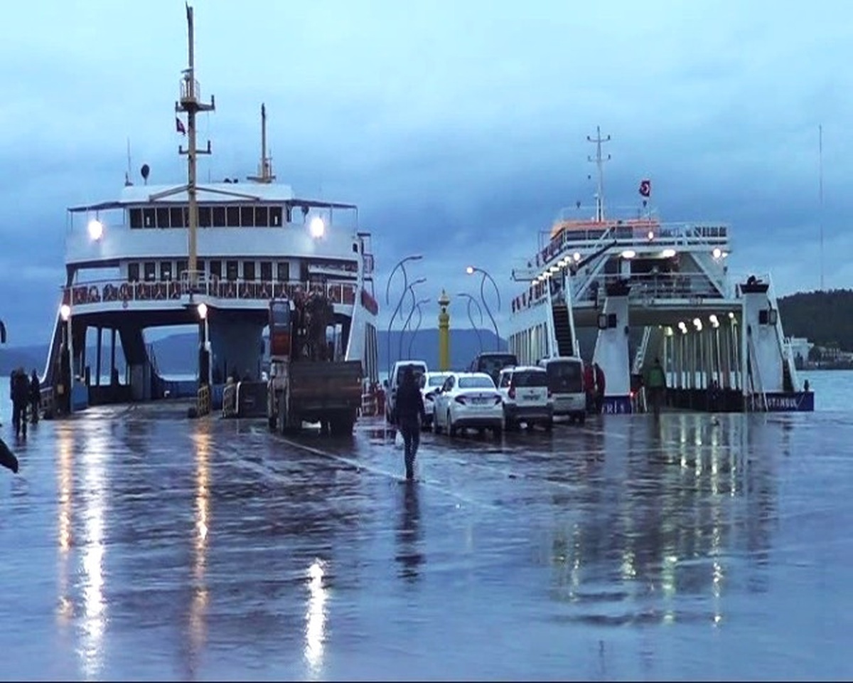 Çanakkale\'de Feribot Seferlerine Fırtına Engeli