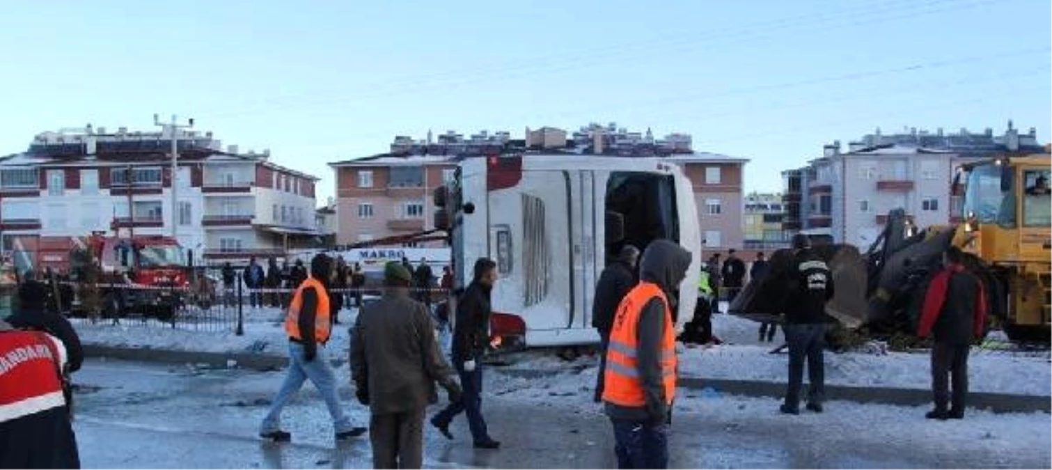 Cihanbeyli\'de Öğrenci Servisi Devrildi: 2 Ölü, 43 Yaralı (2)- Yeniden