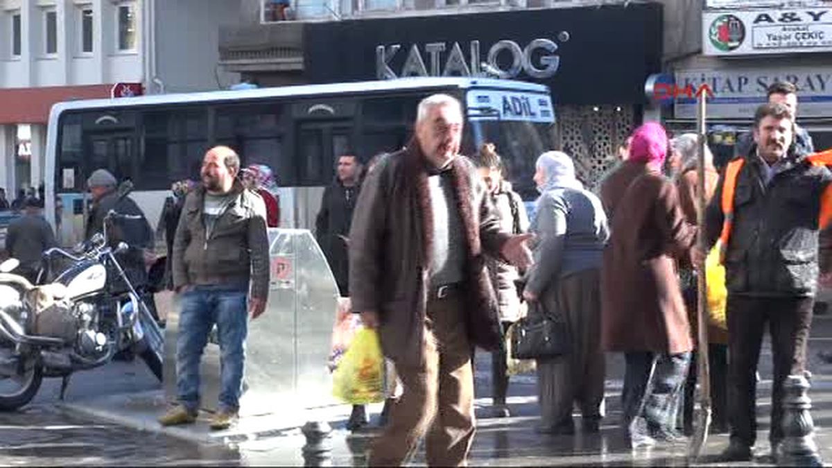 Çöp Kutusuna Bırakılan Çanta Paniğe Neden Oldu