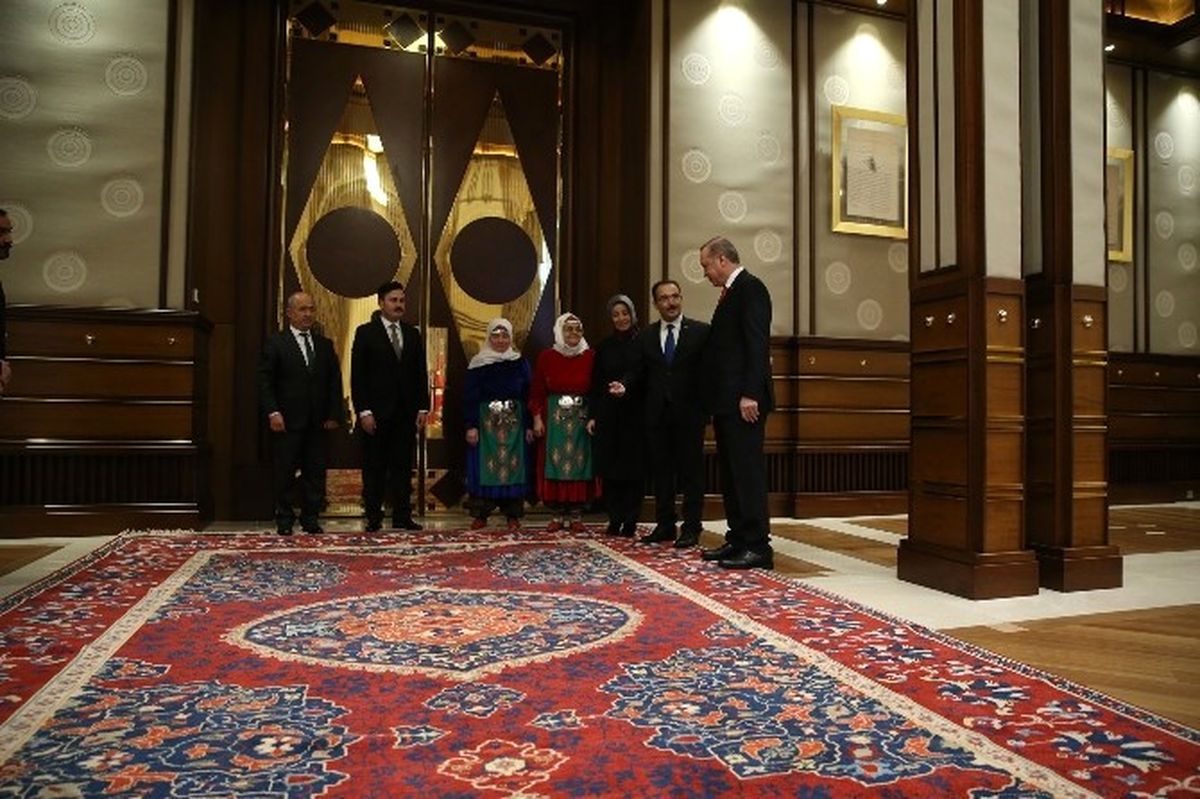 Cumhurbaşkanı Erdoğan\'ın Makam Odasını Uşak Halıları Süsleyecek