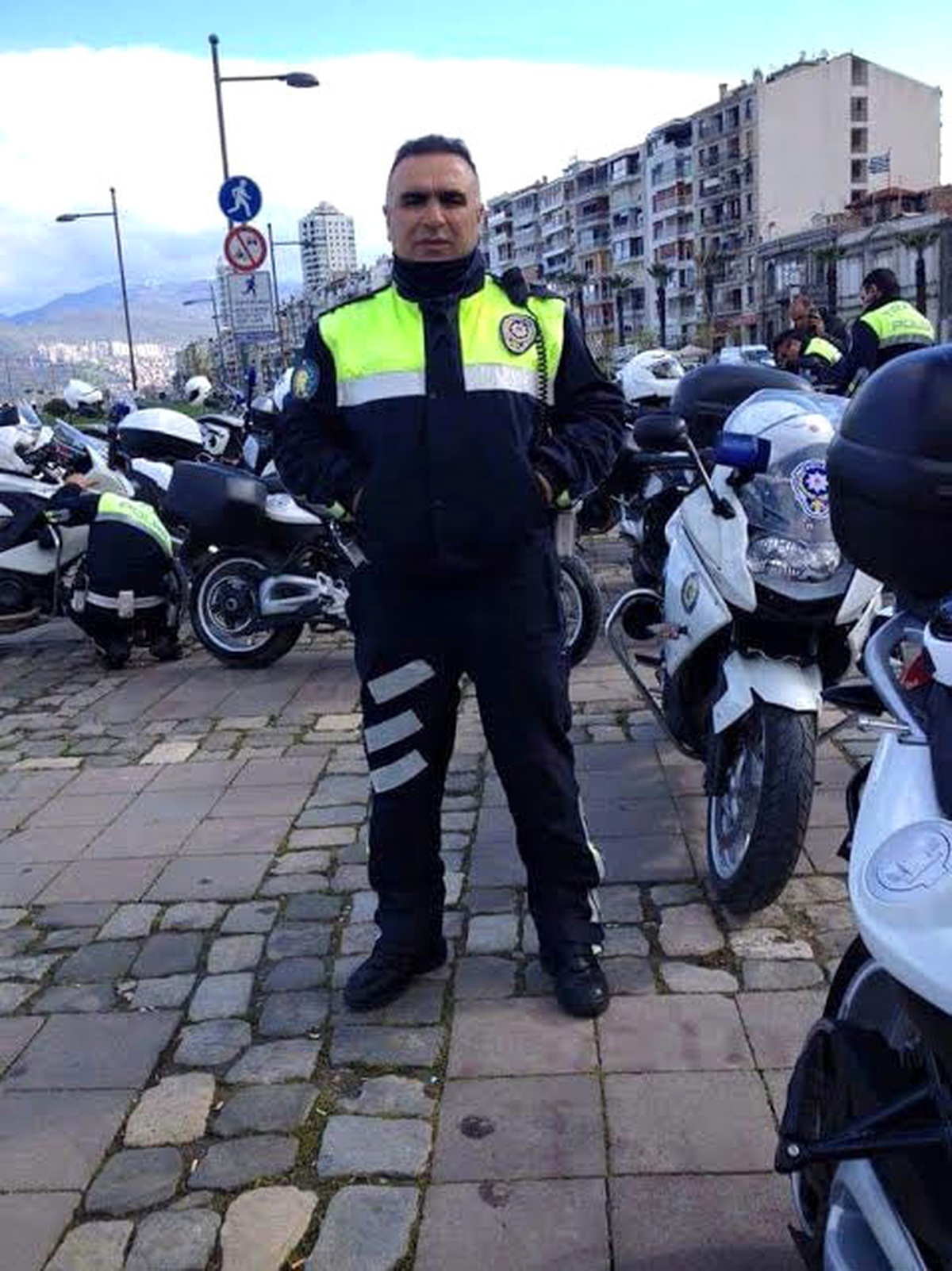 Dha: İzmir\'de Adliyeye PKK Saldırısı: 2 Şehit, 2 Terörist Ölü Ele Geçti