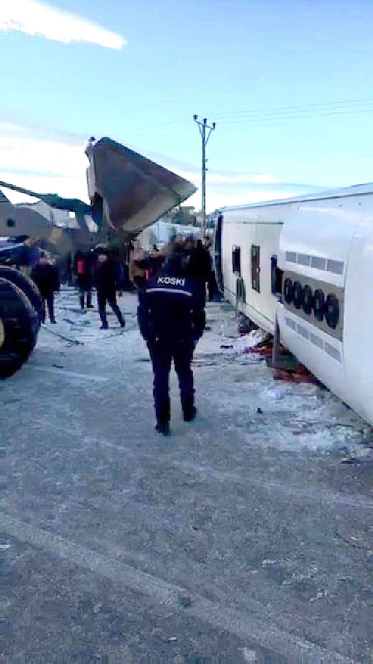 Dha Yurt: Cihanbeyli\'de Öğrenci Servisi Devrildi: 2 Ölü, 16 Yaralı