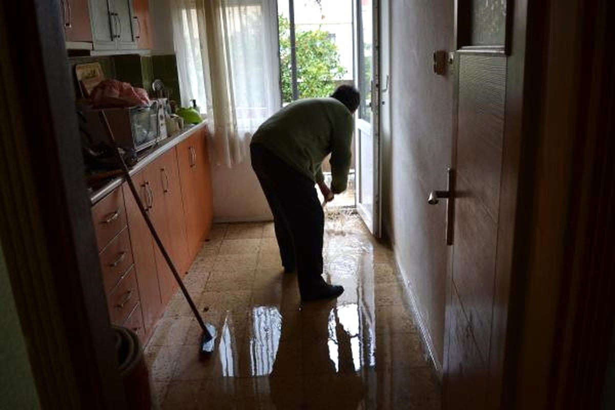 Edremit\'te Kuvvetli Yağmur ve Lodos (2)