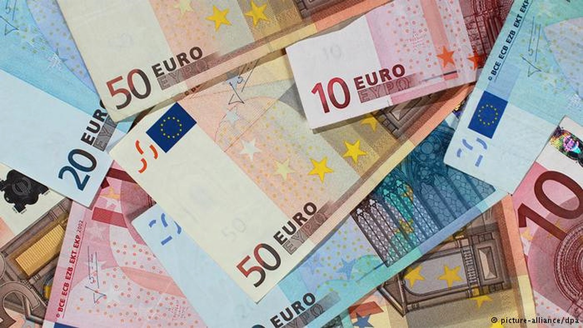 Euronun Yeni Tarihi Rekoru 3.8425 Lira