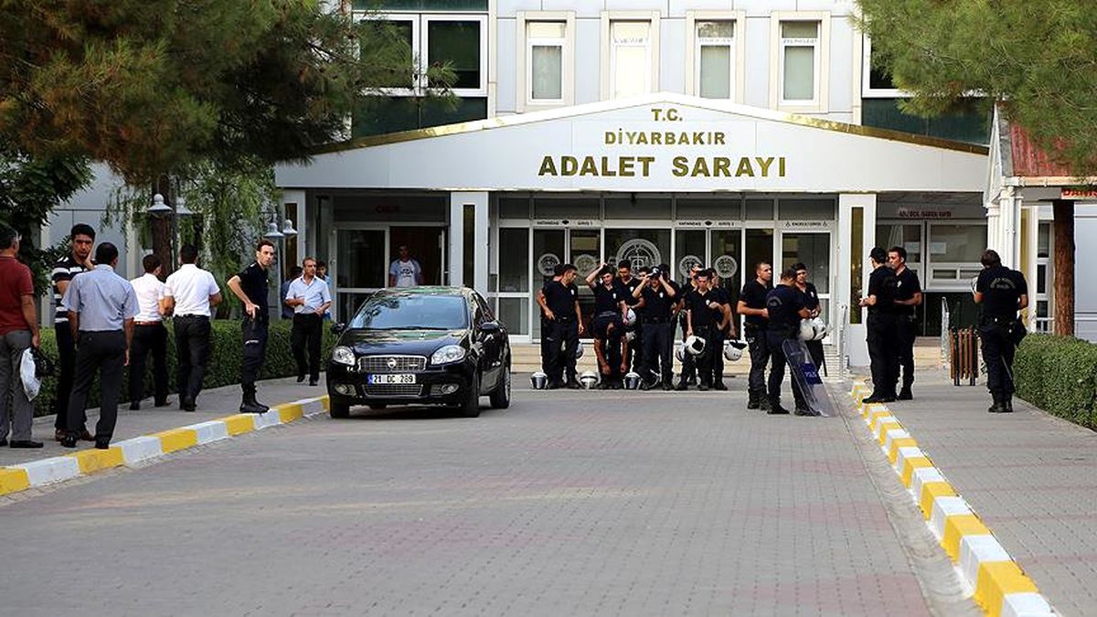 Fetö Sanığı Polis: Lice\'de Bomba Atılan Aracın İçinden Çıktım