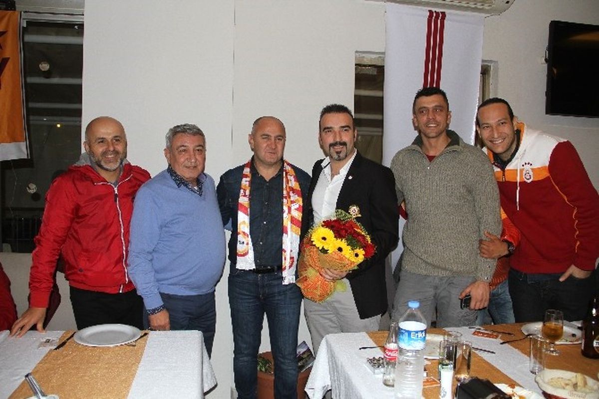 Galatasaraylı Taraftarlardan Emniyet Müdürü Aşık\'a Veda Yemeği
