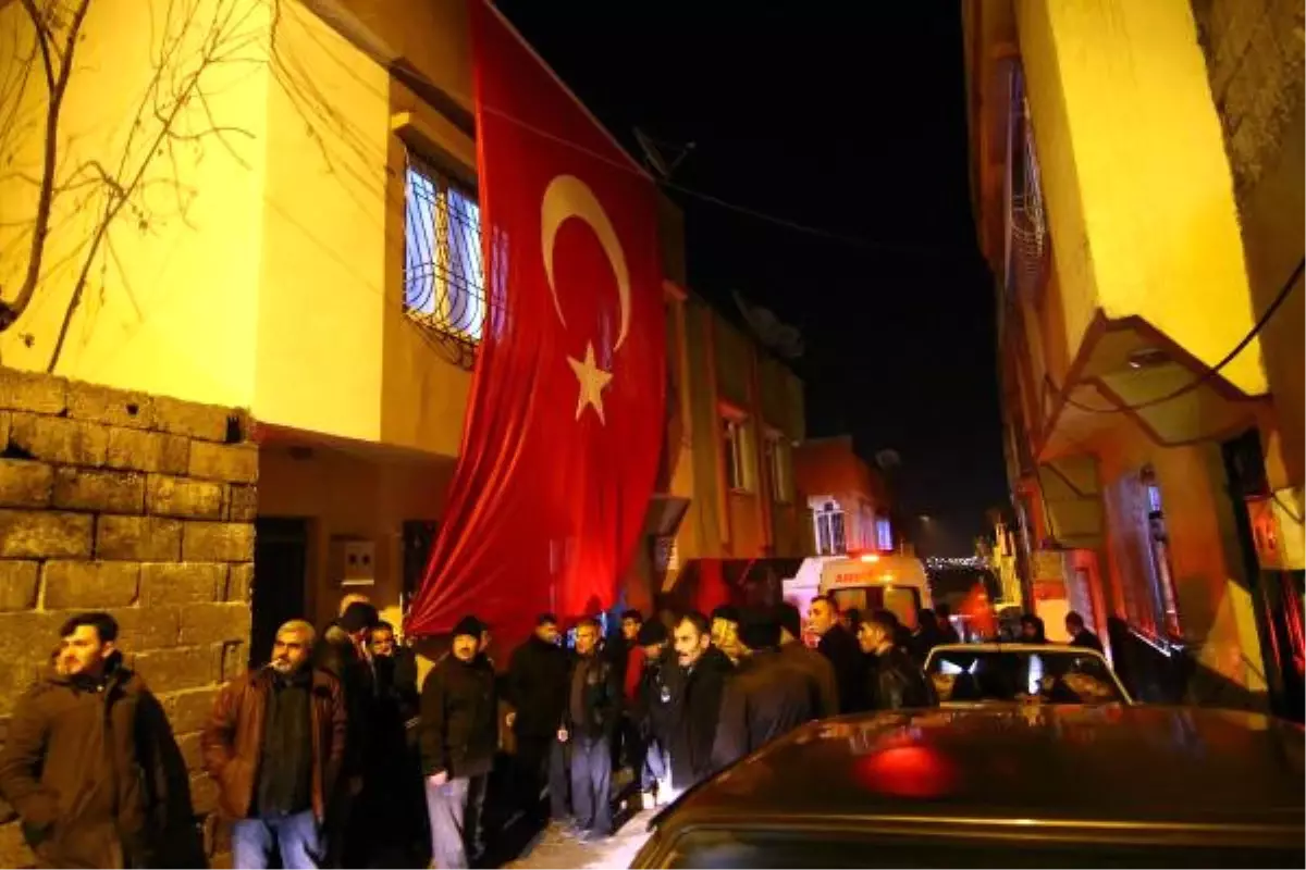 Gaziantep\'te Şehit Teğmenin Baba Evinde Yas