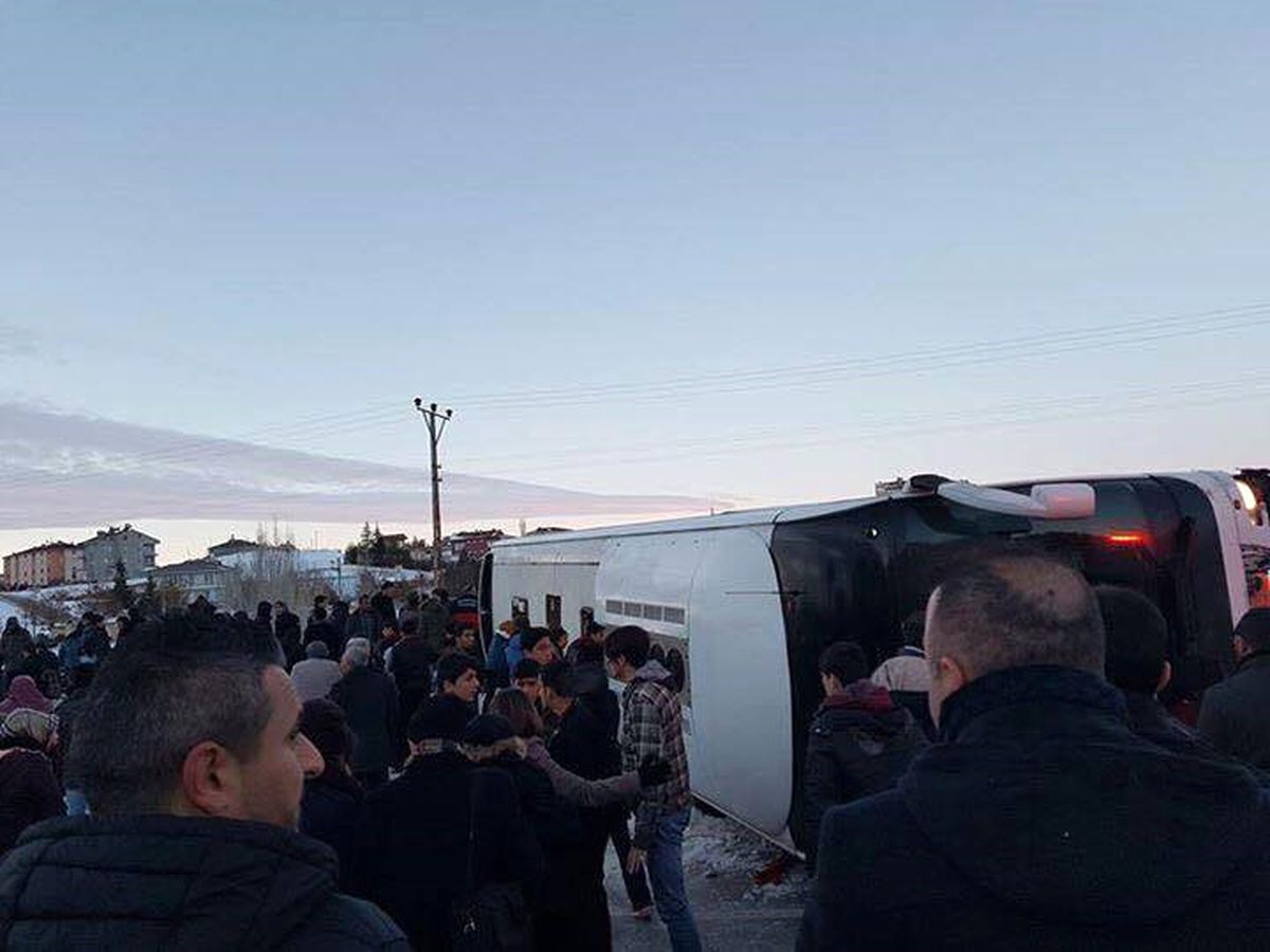 Güncelleme - Konya\'da Öğrenci Servisi Devrildi