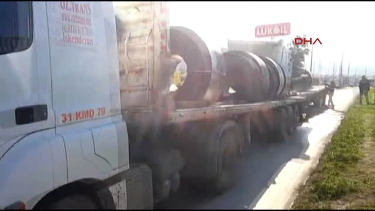 Hatay - Tır\'da Sıkışan Sürücüyü Itfaiye Kurtardı