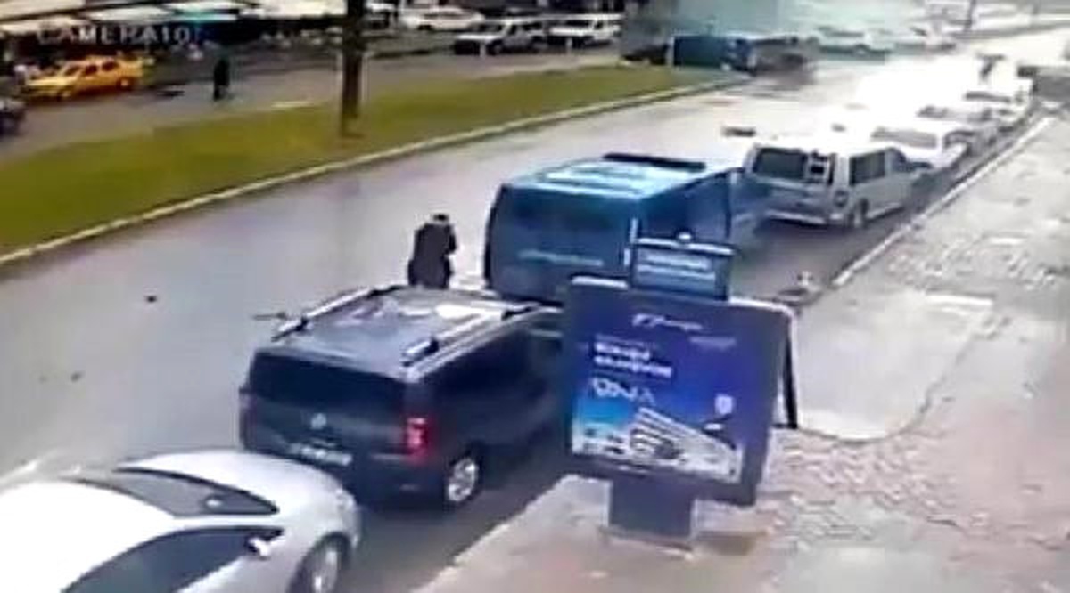 İzmir\'deki Çatışmada Asker, Mermisi Biten Yaralı Polise Silahını Vermiş!