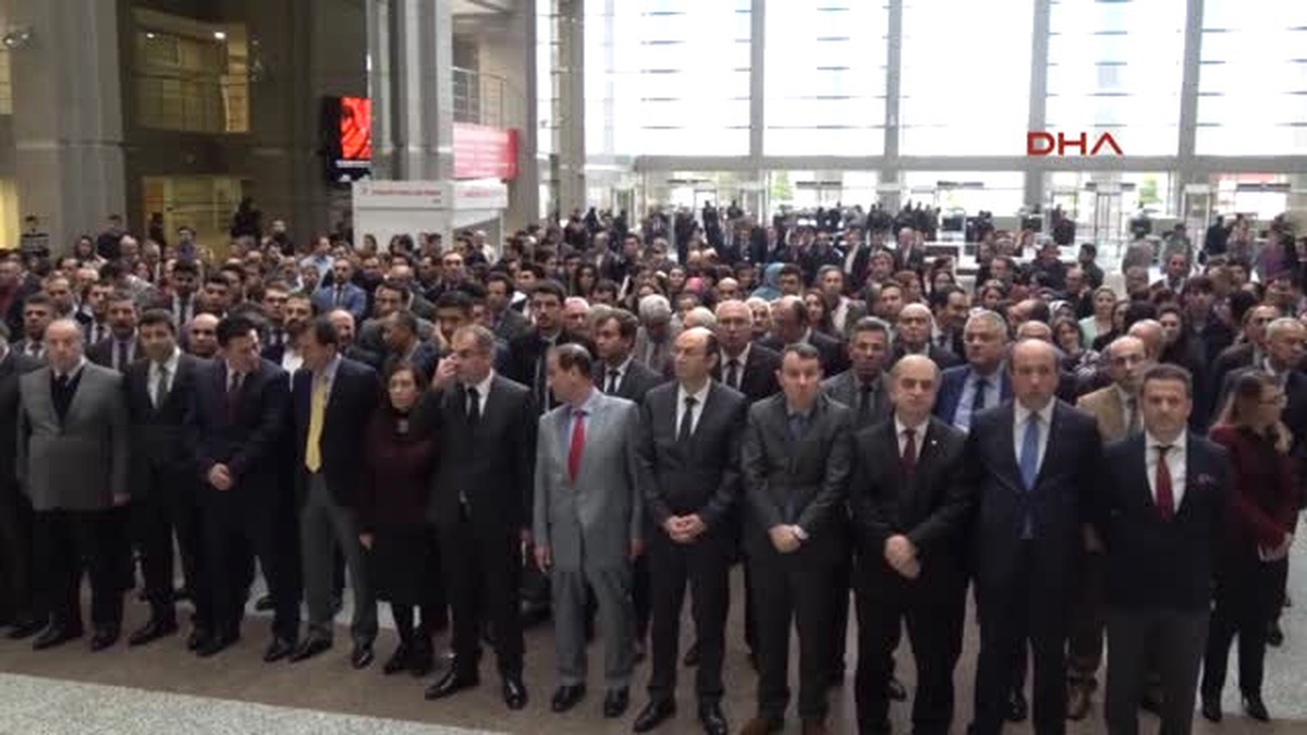 Izmir Şehitleri Için Istanbul Adalet Sarayı\'nda Saygı Duruşu