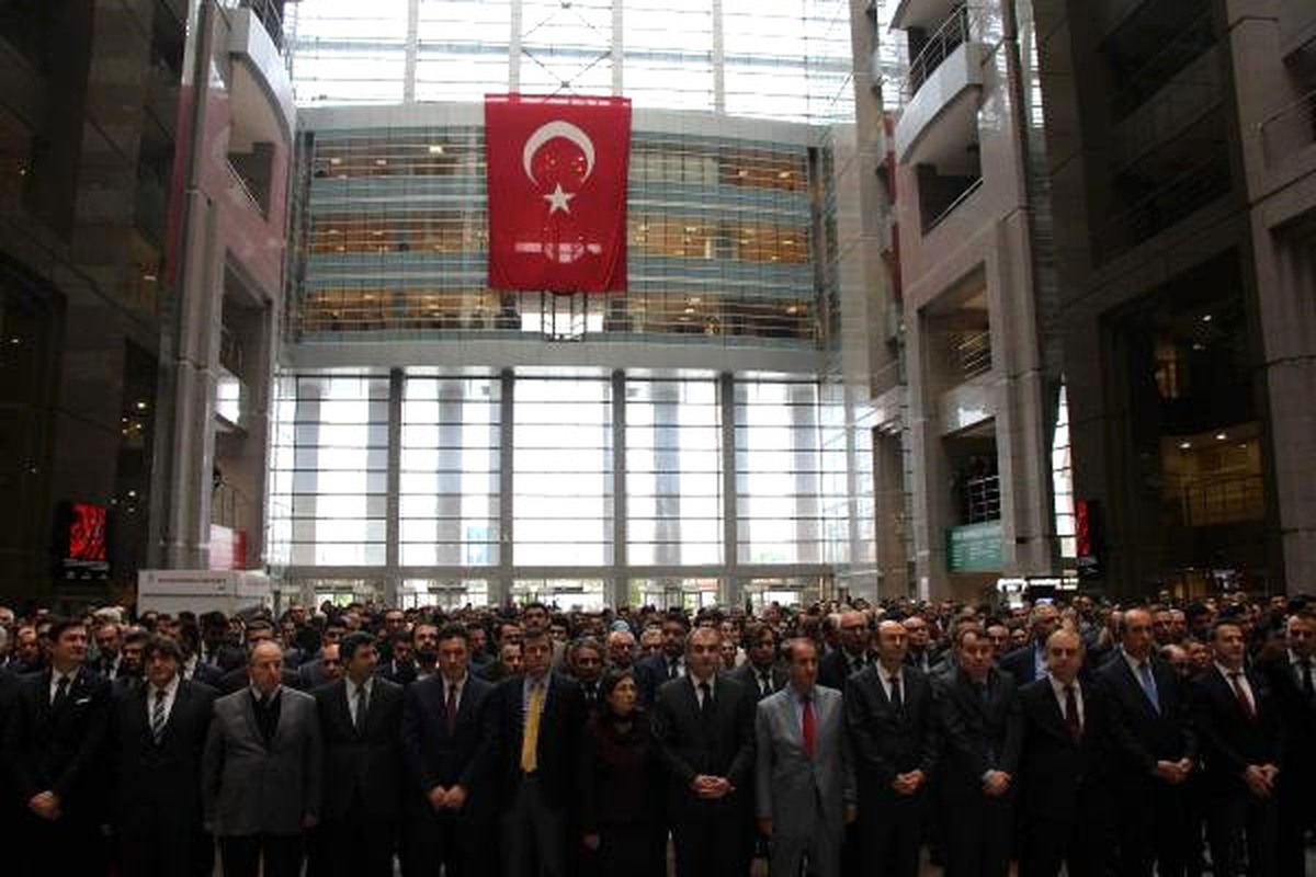 İzmir Şehitleri İçin İstanbul Adalet Sarayı\'nda Saygı Duruşu