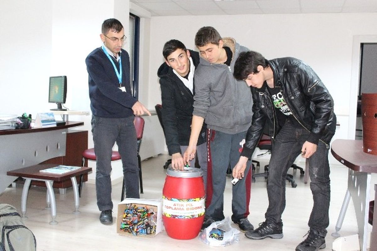 İzmit\'te 16 Ton Elektronik Atık, 4 Ton Atık Pil Toplandı