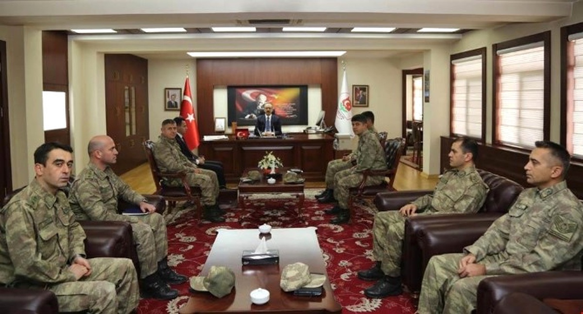 Kaymakam Uzan ve Komutanlardan Vali Yavuz\'a Ziyaret