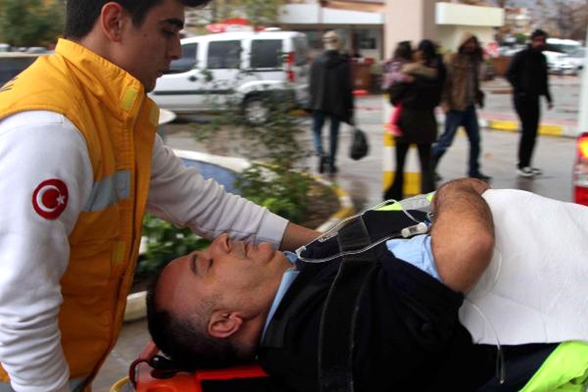Kaza Tutanağı Tutan 2 Trafik Polisi ve Vatandaşa Otomobil Çarptı