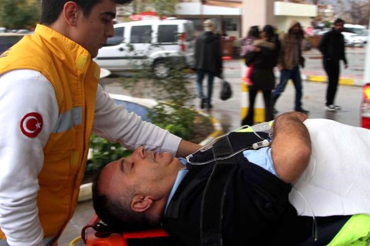 Kaza Tutanağı Tutan 2 Trafik Polisi ve Vatandaşa Otomobil Çarptı