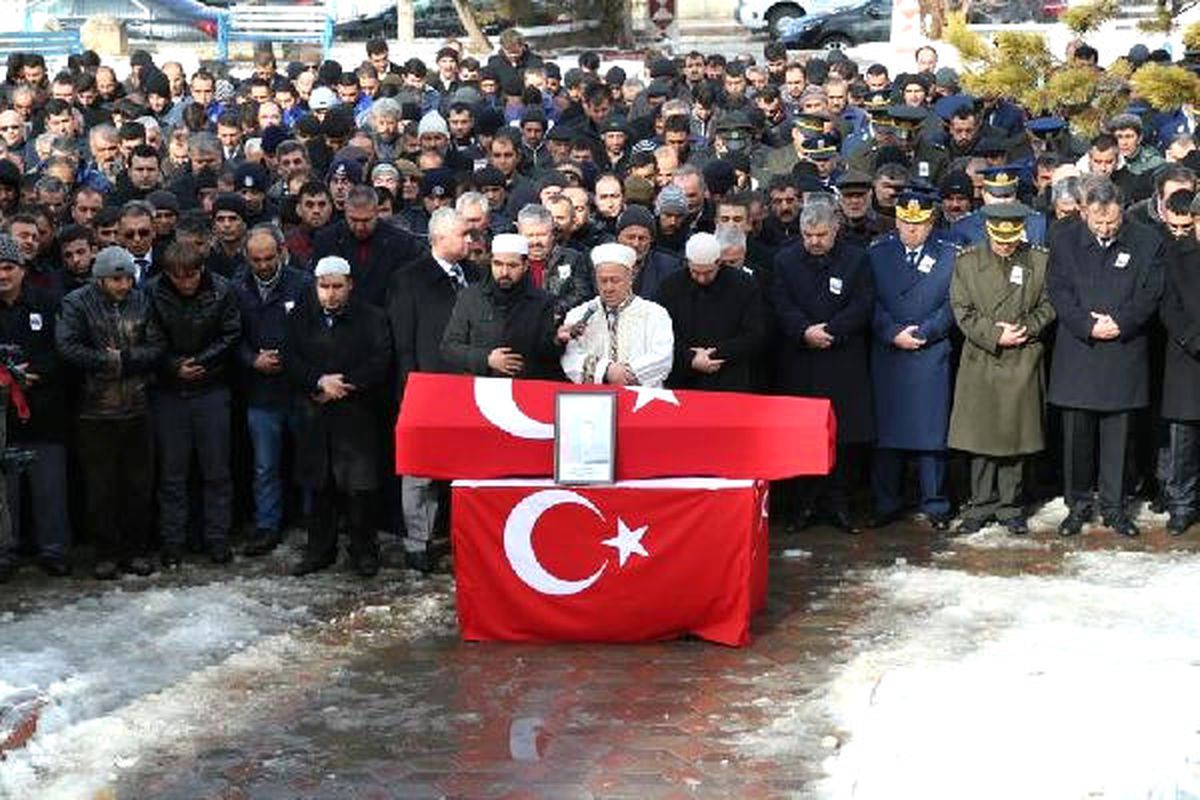 Kazada Şehit Olan Askerin Acı Haberi Babaevine Ulaştı (2)