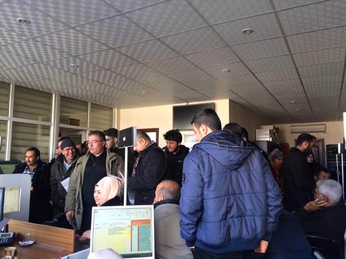 Kulu Nüfus Müdürlüğü\'nde Yeni Kimlik Kartı Yoğunluğu