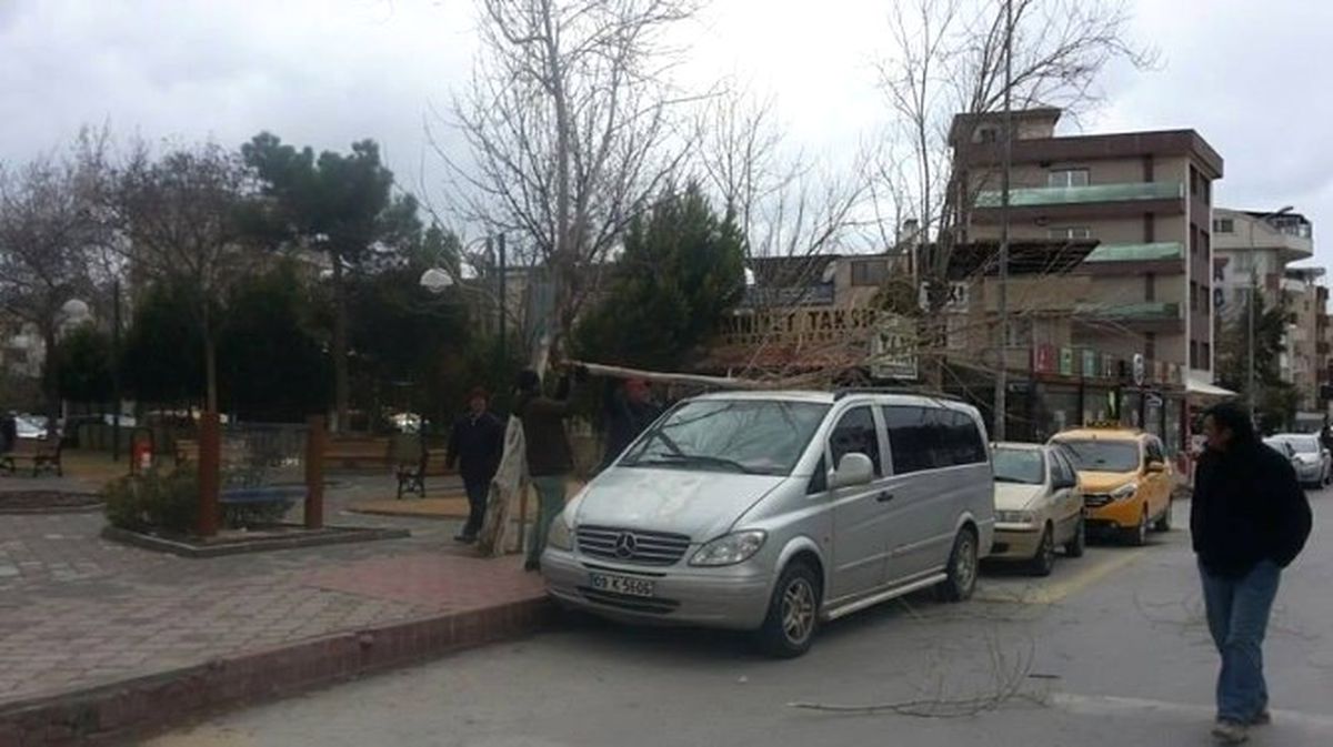 Kuşadası\'nda Şiddetli Fırtına