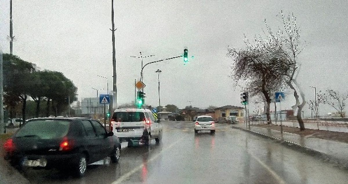 Lapseki\'de Yağmur Etkili Oldu