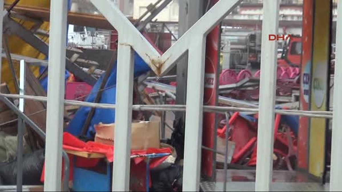 Manisa Kuvvetli Fırtına Türkiye Sirki\'ni Vurdu