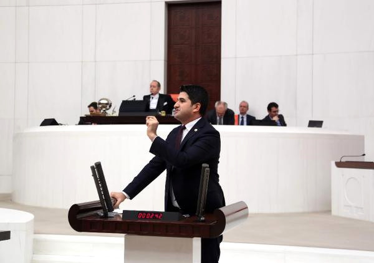 Milletvekili Sordu,ilköğretim Okulundaki 15 Temmuz Köşesindeki İfade Değiştirildi