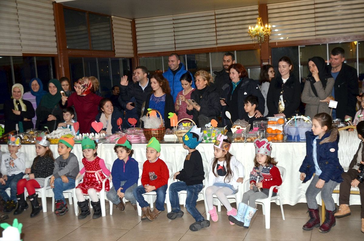 Minik Öğrencilerden Şehit Aileleri İçin Kermes
