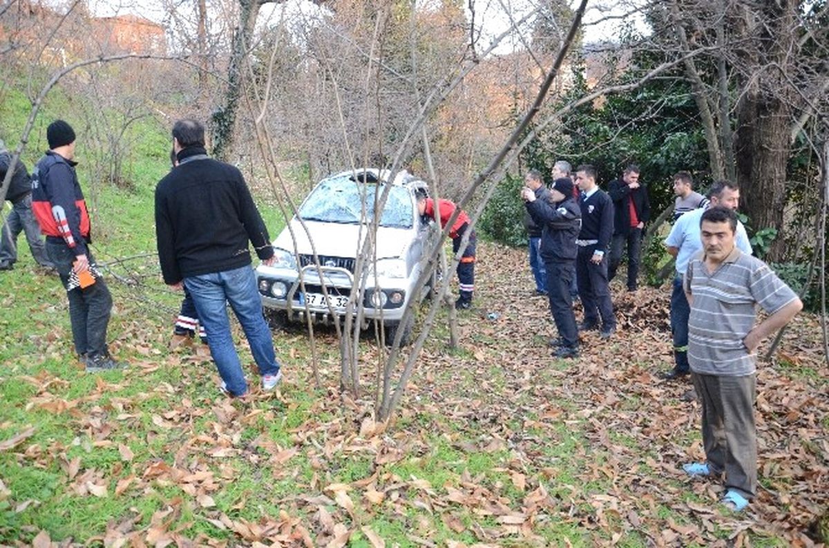 Otomobil 20 Metreden Bahçeye Uçtular: 4 Yaralı