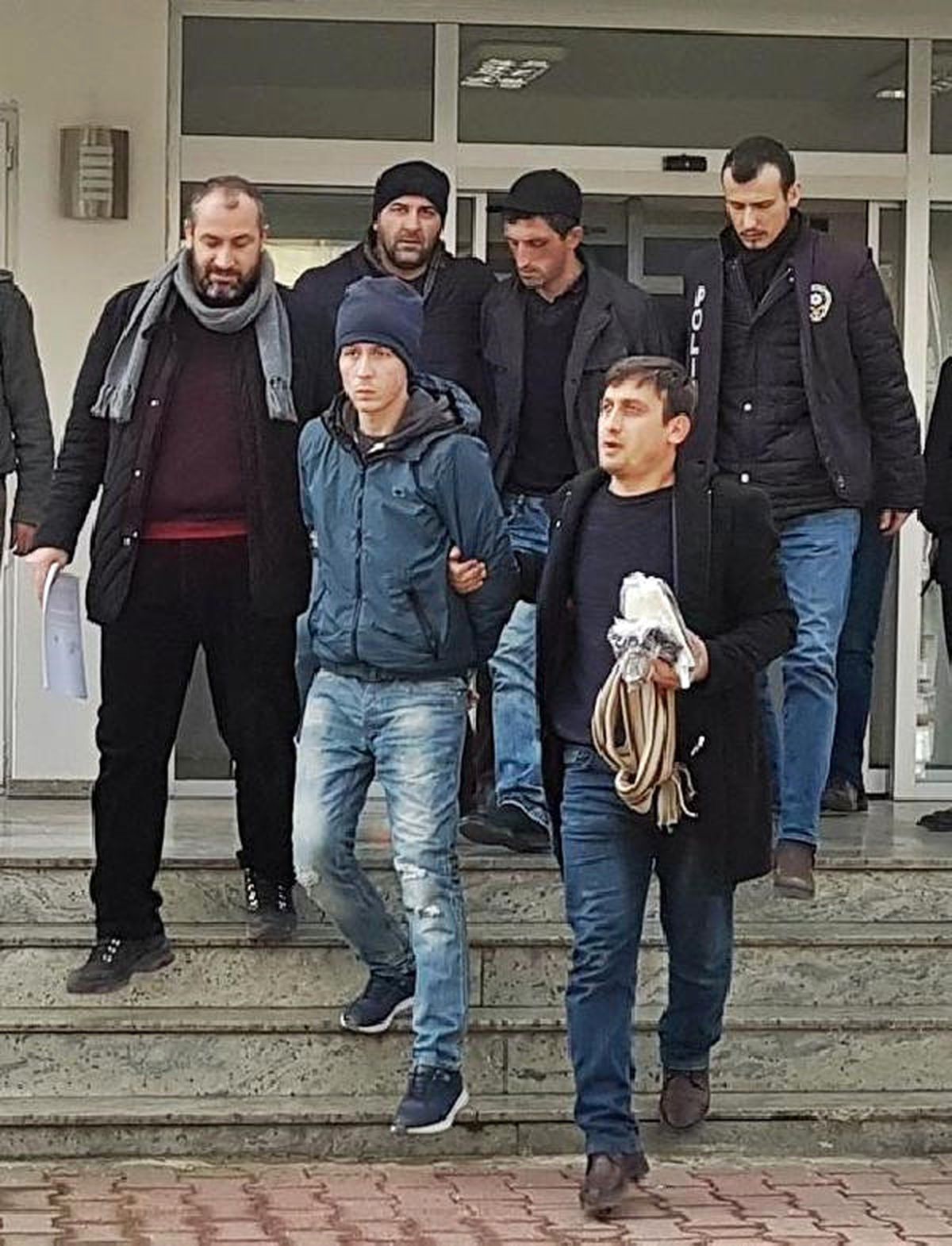 Sapanca\'da Cezaevi Firarisi ve 2 Hırsızlık Şüphelisi Yakalandı