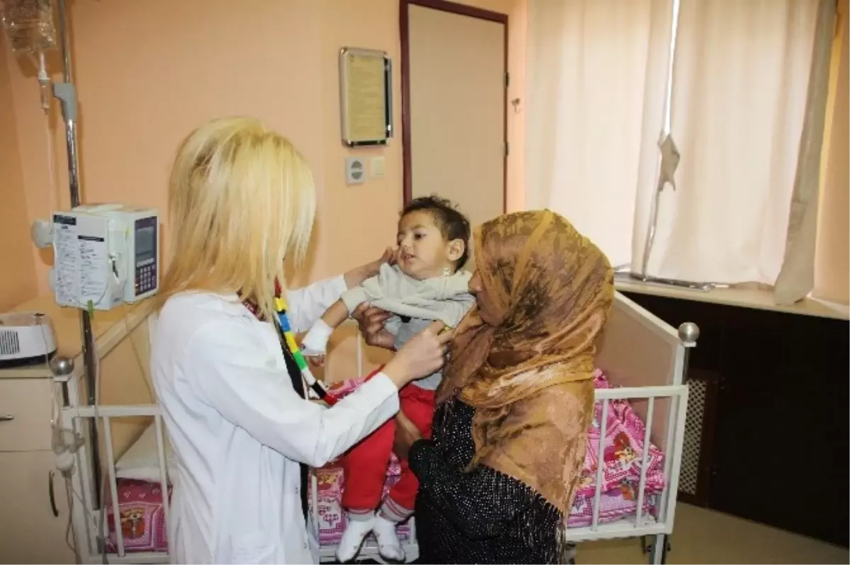 Savaş Mağduru Suriyeli Çocuklar, Türkiye\'de Tedavi Ediliyor