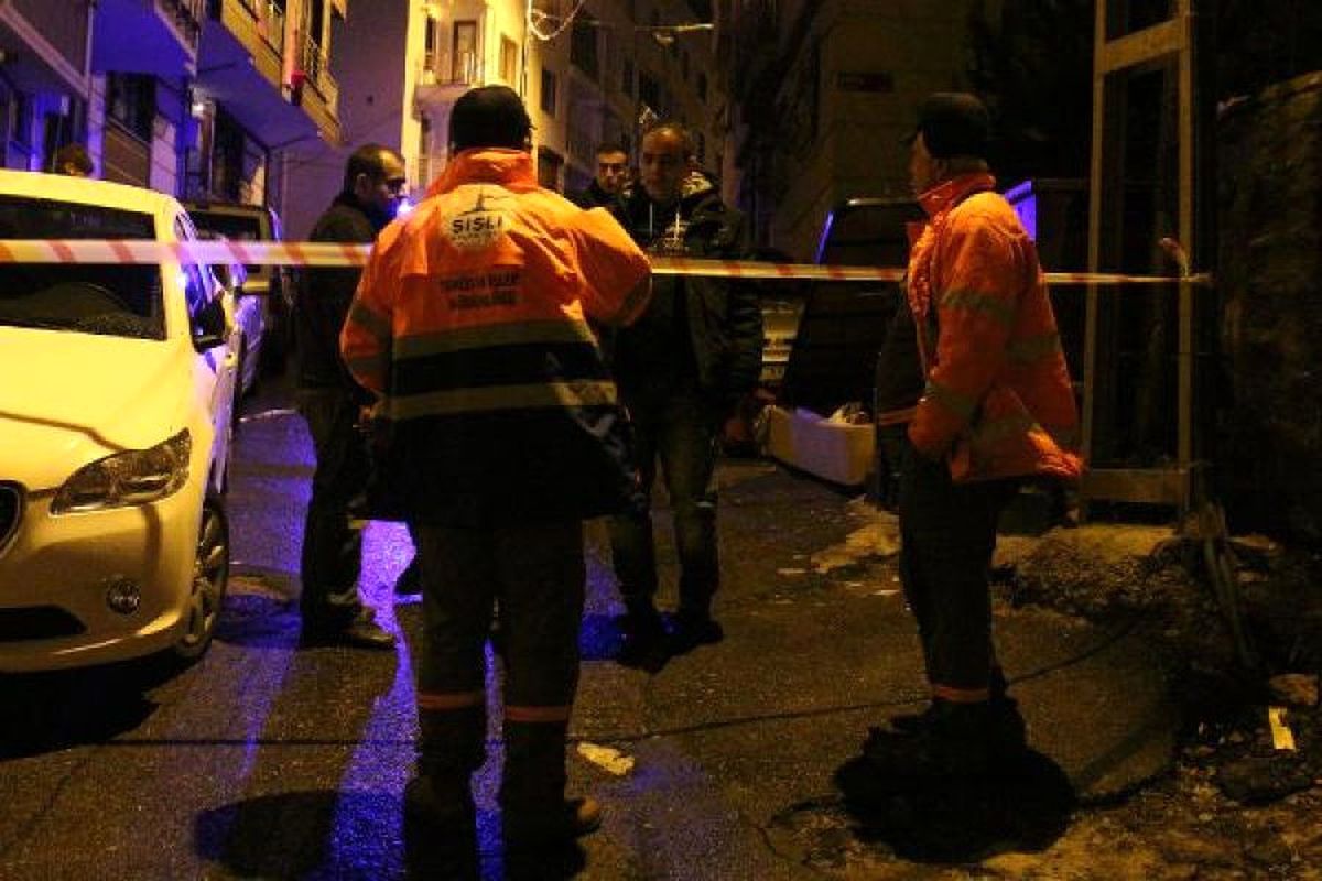 Şişli\'de Baza İçerisinde Erkek Cesedi Bulundu