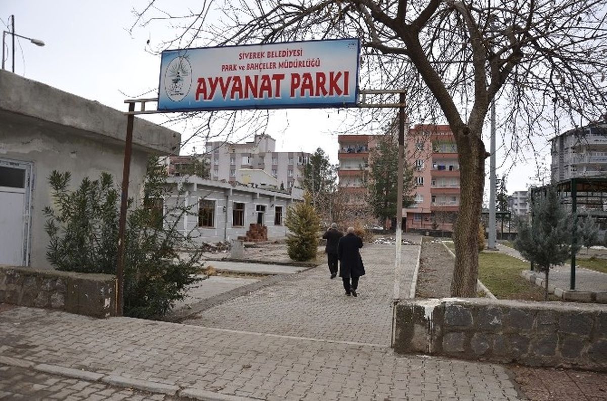 Siverek\'te Atıl Durumdaki Parklar Onarılıyor