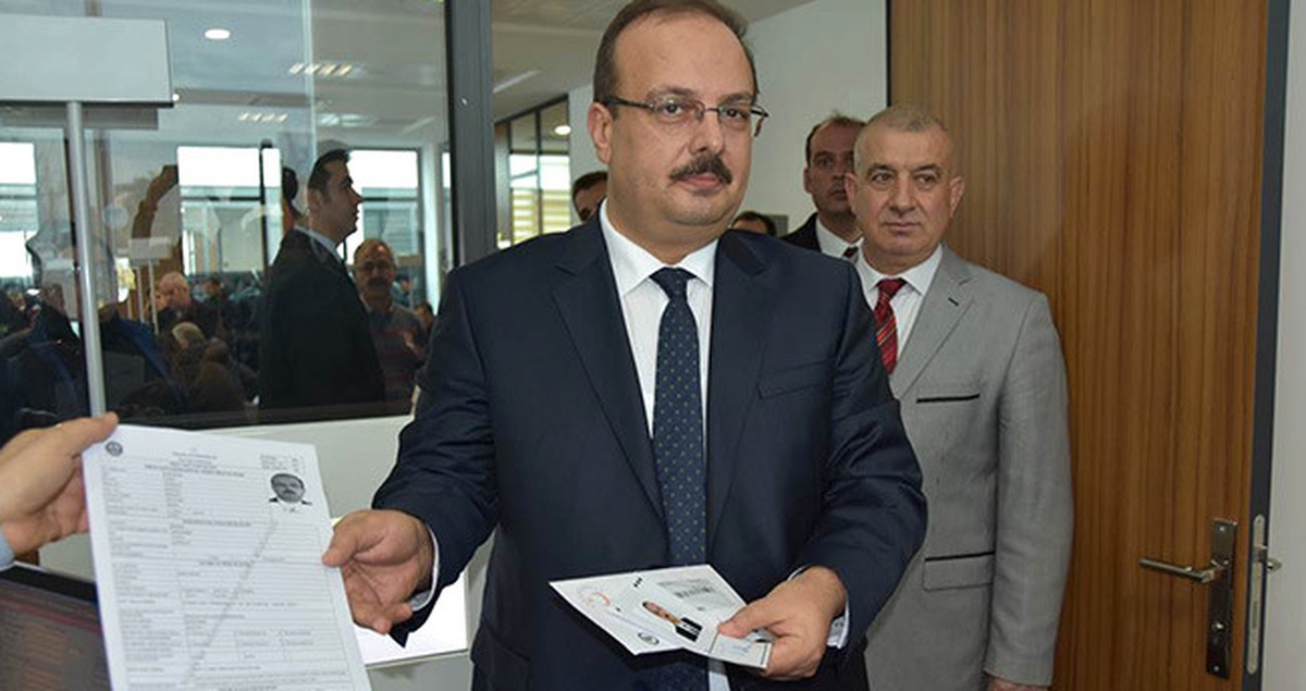Vali Canbolat, Yeni Kimlik Kartı Başvurusunda Bulundu