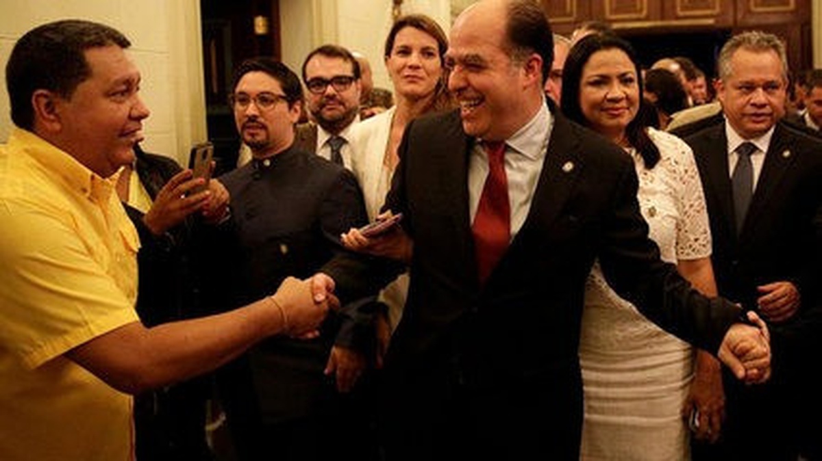 Venezuela: Maduro Karşıtı Julio Borges Meclisin Yeni Başkanı