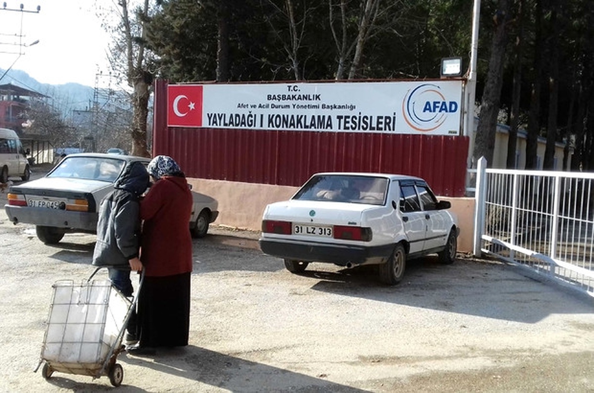 Yayladağı\'ndaki Çadır Kentin Sakinleri Konteynere Taşınacak