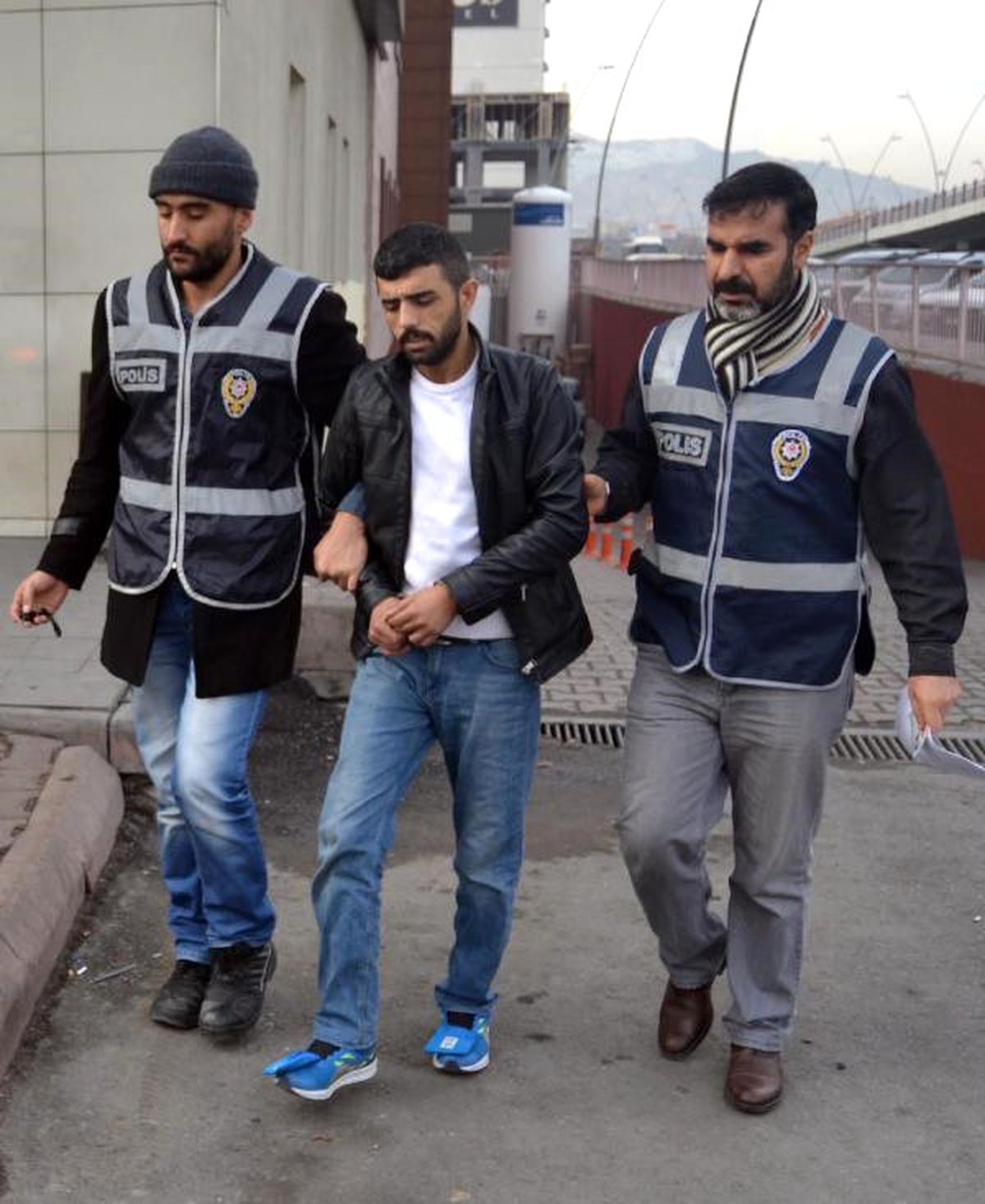 Yedek Lastik Hırsızı Yakalandı