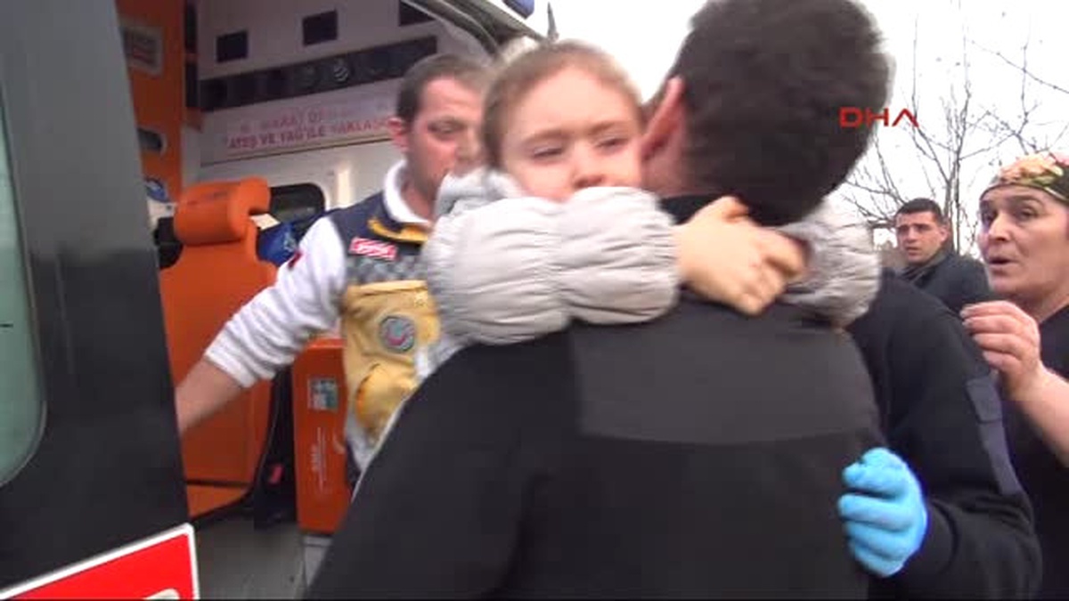 Zonguldak - Vitesi Geri Yerine Ileriye Alınan Otomobil Yamaçtan Uçtu: 4 Yaralı